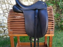Selle de dressage noire marque Legacy