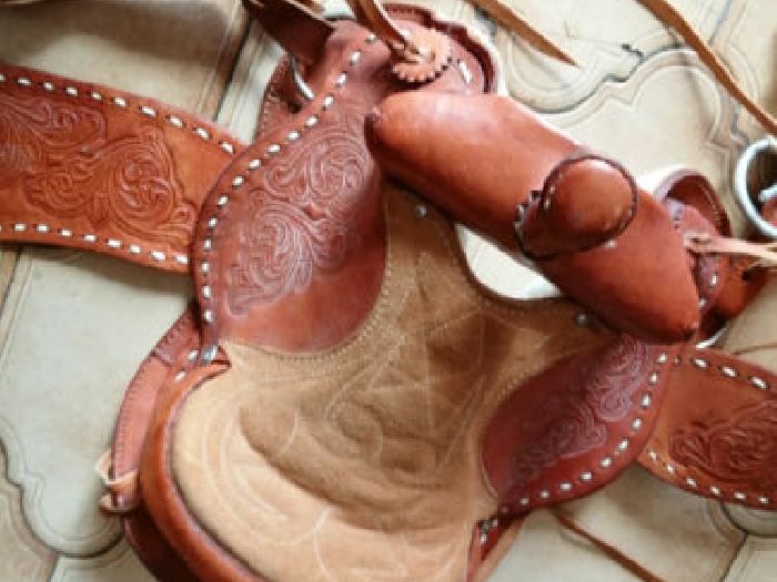 SELLE DE PONNEY TOUTE EN CUIR
