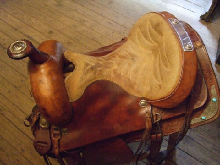 Très belle selle Western  .