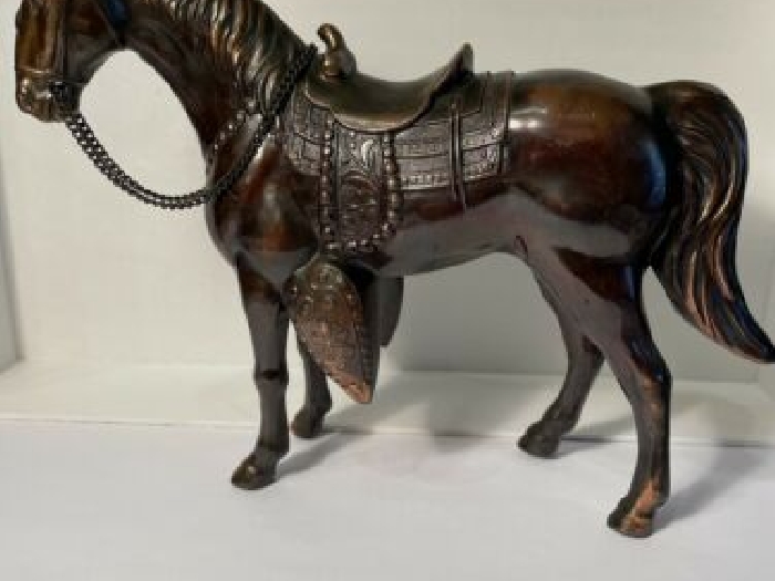 Statuette Cheval métal cuivré avec selle western
