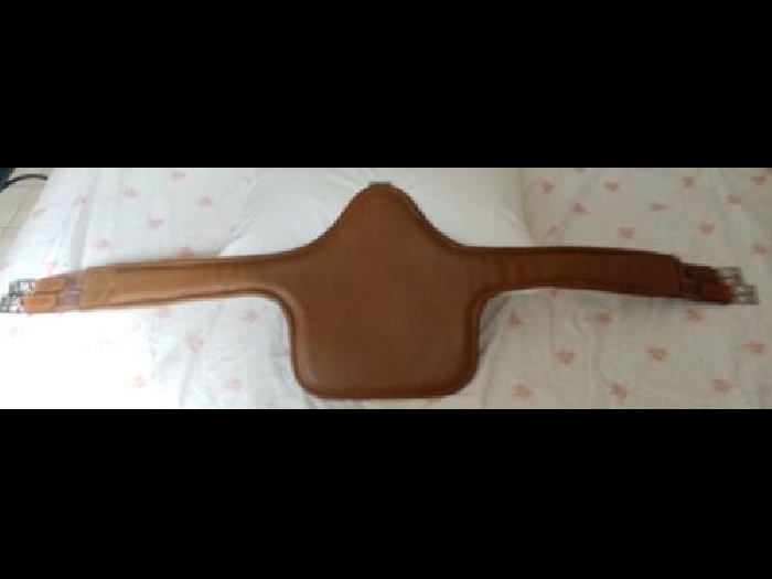 Selle équitation sangle bavette  signé Michel Robert longueur 1,37m